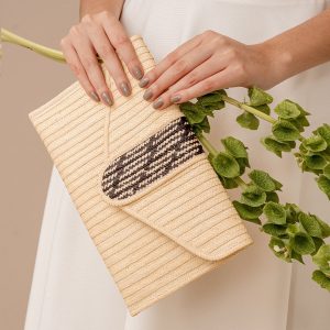 Cartera sobre artesanal SinuForYou Crudo y Negro